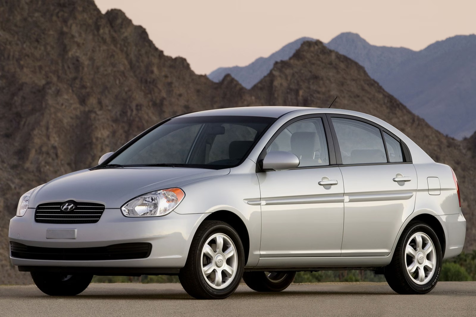 2010 hyundai accent sedan gls fq oem 2 1600 jpg 92